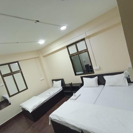 امفال Oyo Thangal Hotel المظهر الخارجي الصورة