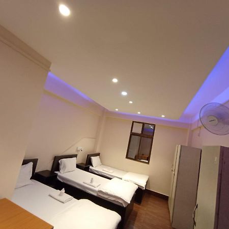 امفال Oyo Thangal Hotel المظهر الخارجي الصورة