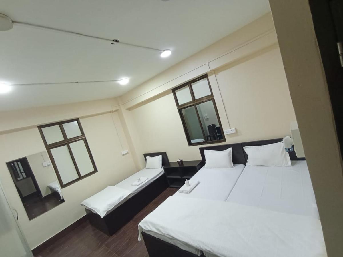 امفال Oyo Thangal Hotel المظهر الخارجي الصورة