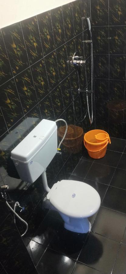 امفال Oyo Thangal Hotel المظهر الخارجي الصورة