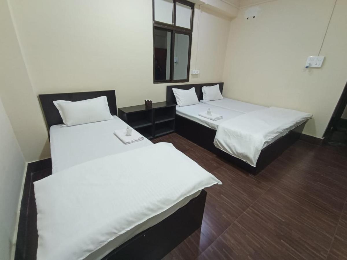 امفال Oyo Thangal Hotel المظهر الخارجي الصورة
