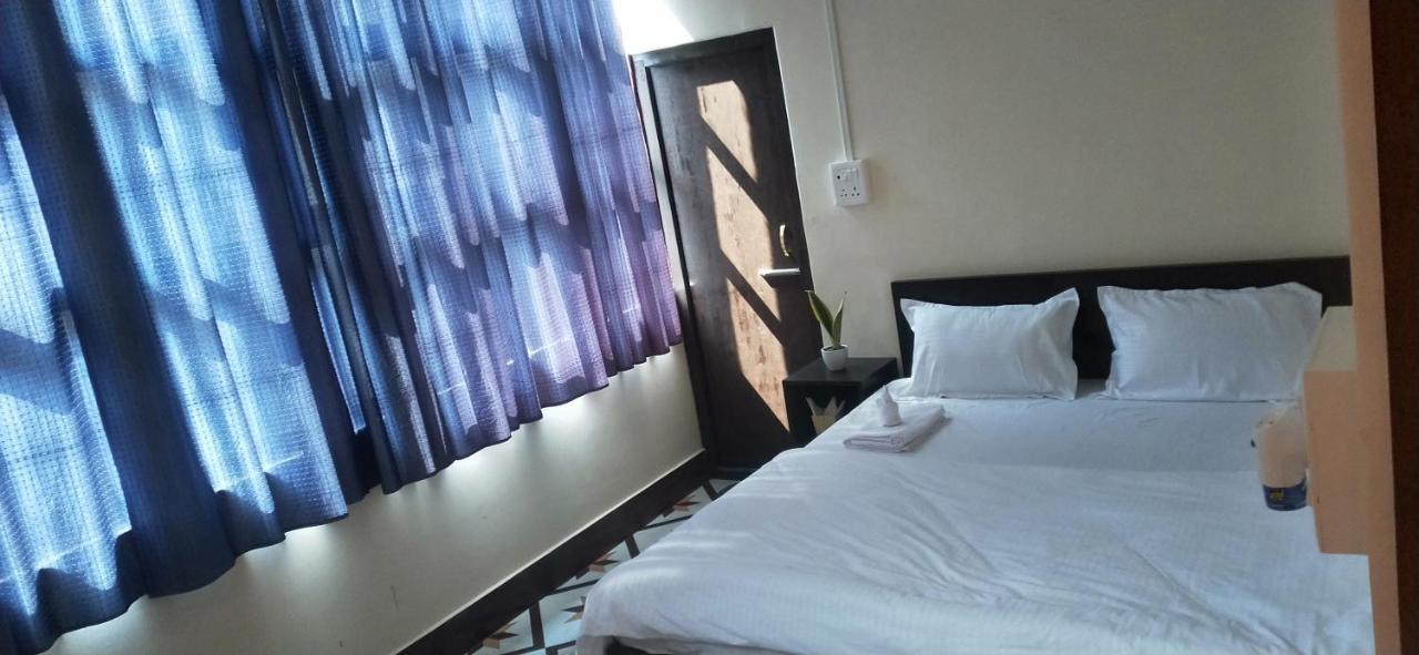 امفال Oyo Thangal Hotel المظهر الخارجي الصورة