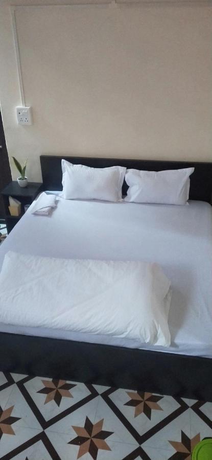 امفال Oyo Thangal Hotel المظهر الخارجي الصورة
