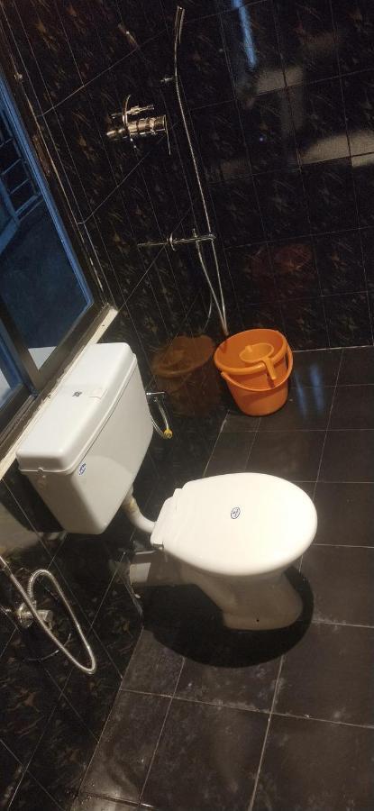 امفال Oyo Thangal Hotel المظهر الخارجي الصورة