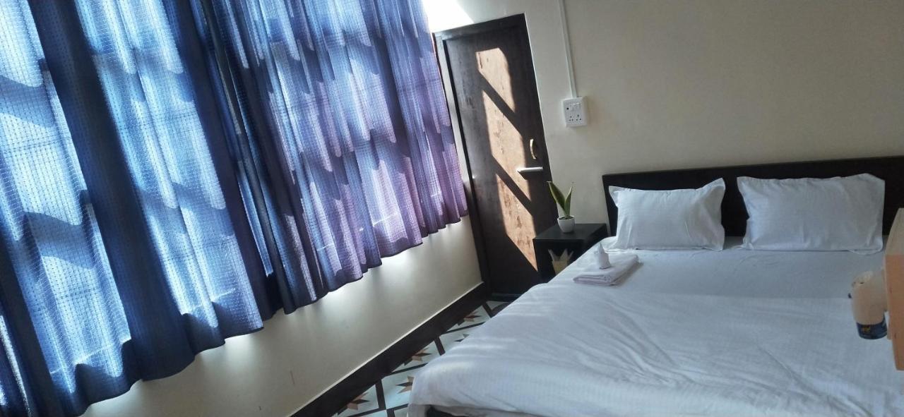 امفال Oyo Thangal Hotel المظهر الخارجي الصورة