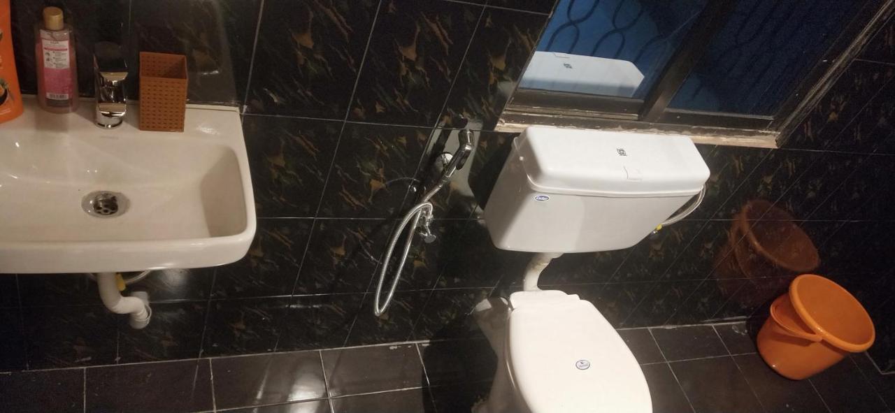 امفال Oyo Thangal Hotel المظهر الخارجي الصورة
